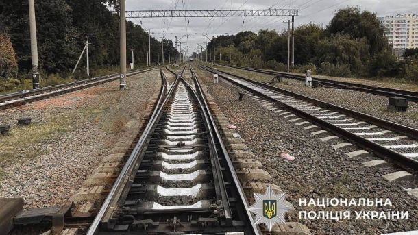 У Вишневому атака пошкодила 7 гуртожитків: ремонт уже йде Залізничні колії з розгалуженням на кілька напрямків, уздовж них стовпи з електродротами