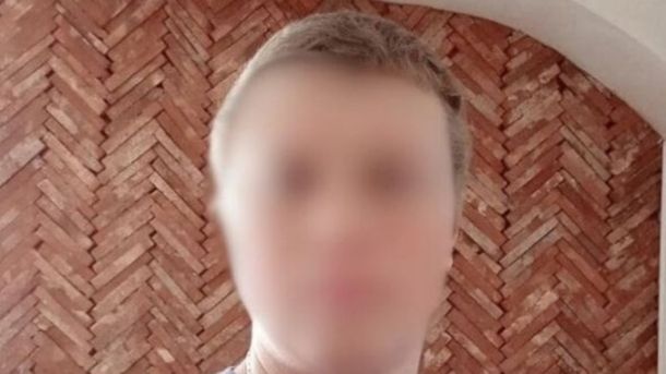 Київська митниця відстояла 1,36 млн грн у суді Чоловік із розмитим обличчям на фоні цегляної стіни — засуджений ексвійськовий, який вивозив цивільних з окупованої території Київщини
