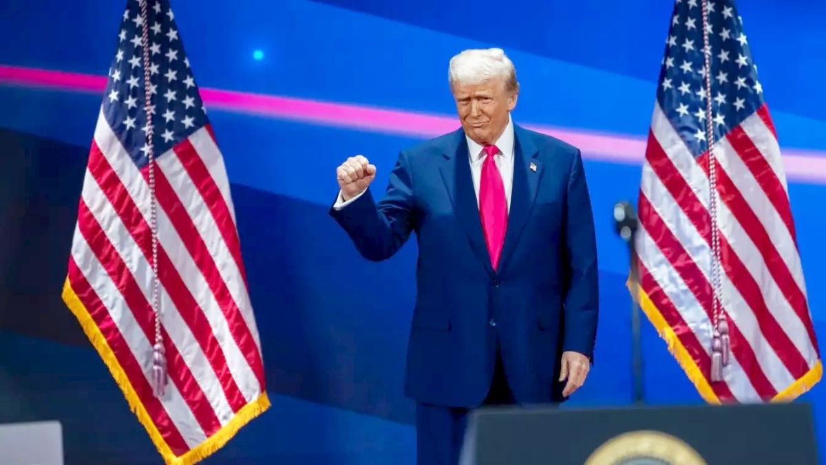 AP News: Трамп розпочав нову торгову війну Президент США Дональд Трамп