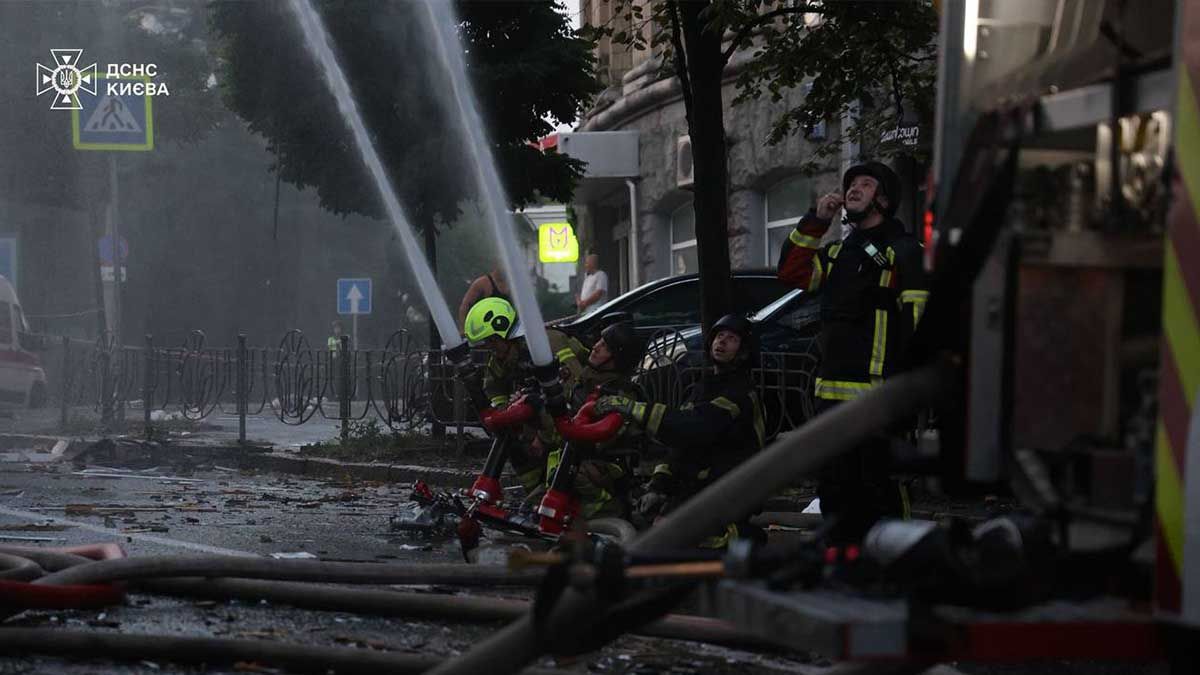 Атака на Київ: загинули дві жінки, постраждала інфраструктура у 8 районах Атака на Київ: загинули дві жінки, постраждала інфраструктура у 8 районах