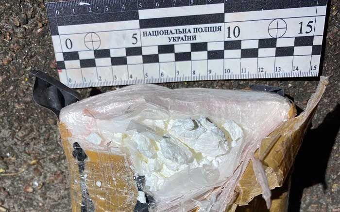Хабарі, кокаїн і земельні скандали У Києві викрили наркоторговця