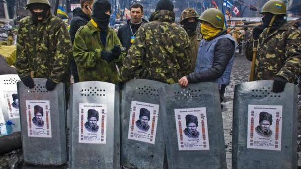 ЮНЕСКО підтримує реставрацію фресок і сейсмомоніторинг Софії Київської Учасники Майдану тримають щити з портретом Тараса Шевченка та цитатами під час Революції Гідності 2013–2014 років