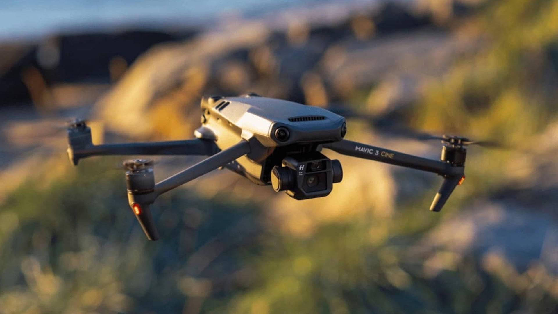 Дрон Mavic у повітрі