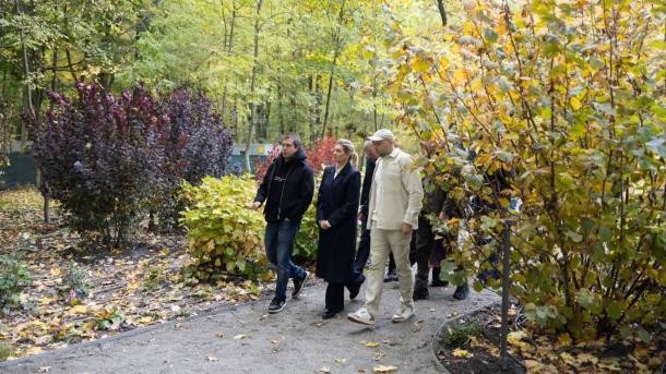 У Бучі медики та ветерани висадили терапевтичний сад