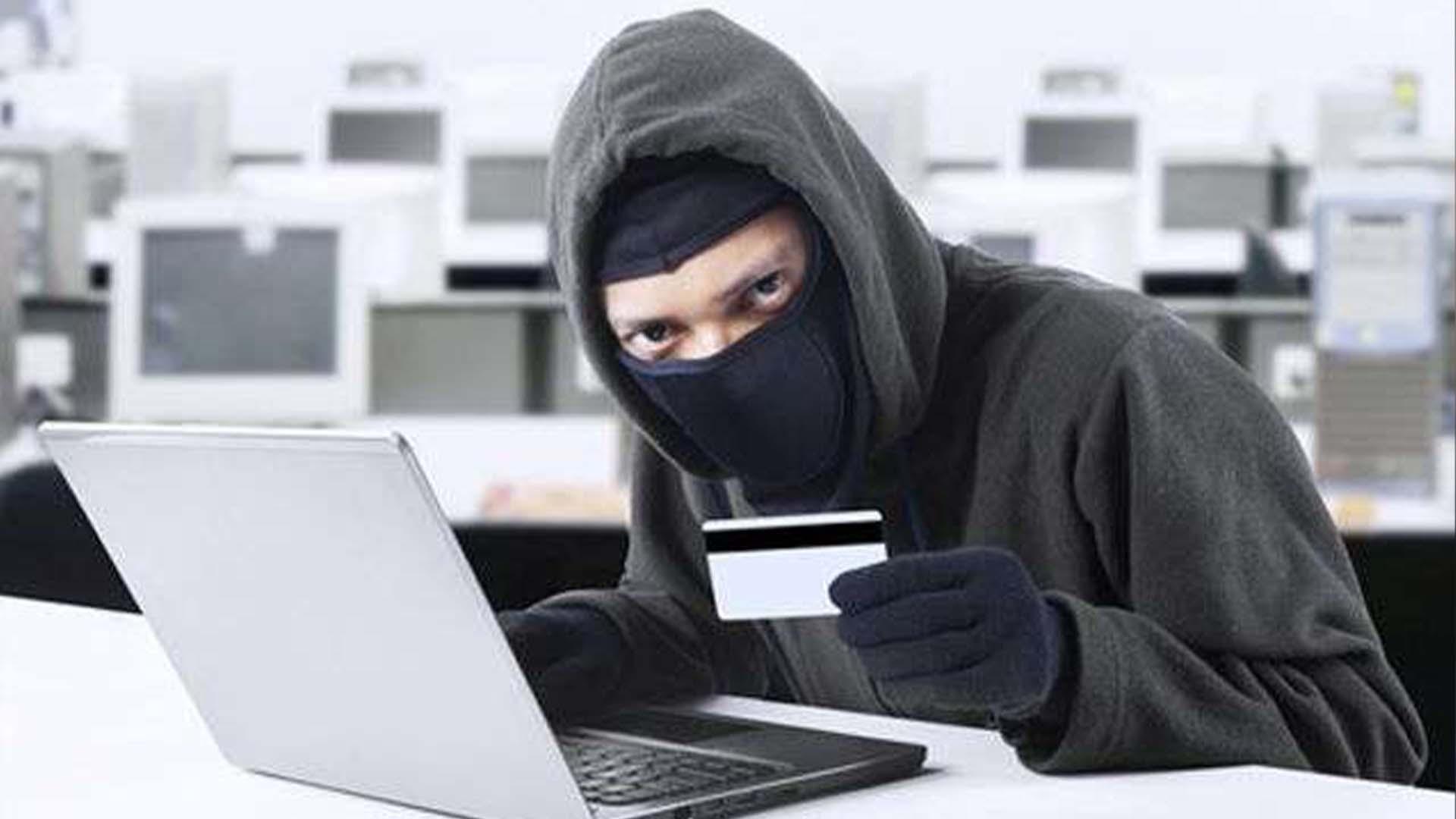 Вибух біля метро Харківська: загинула людина