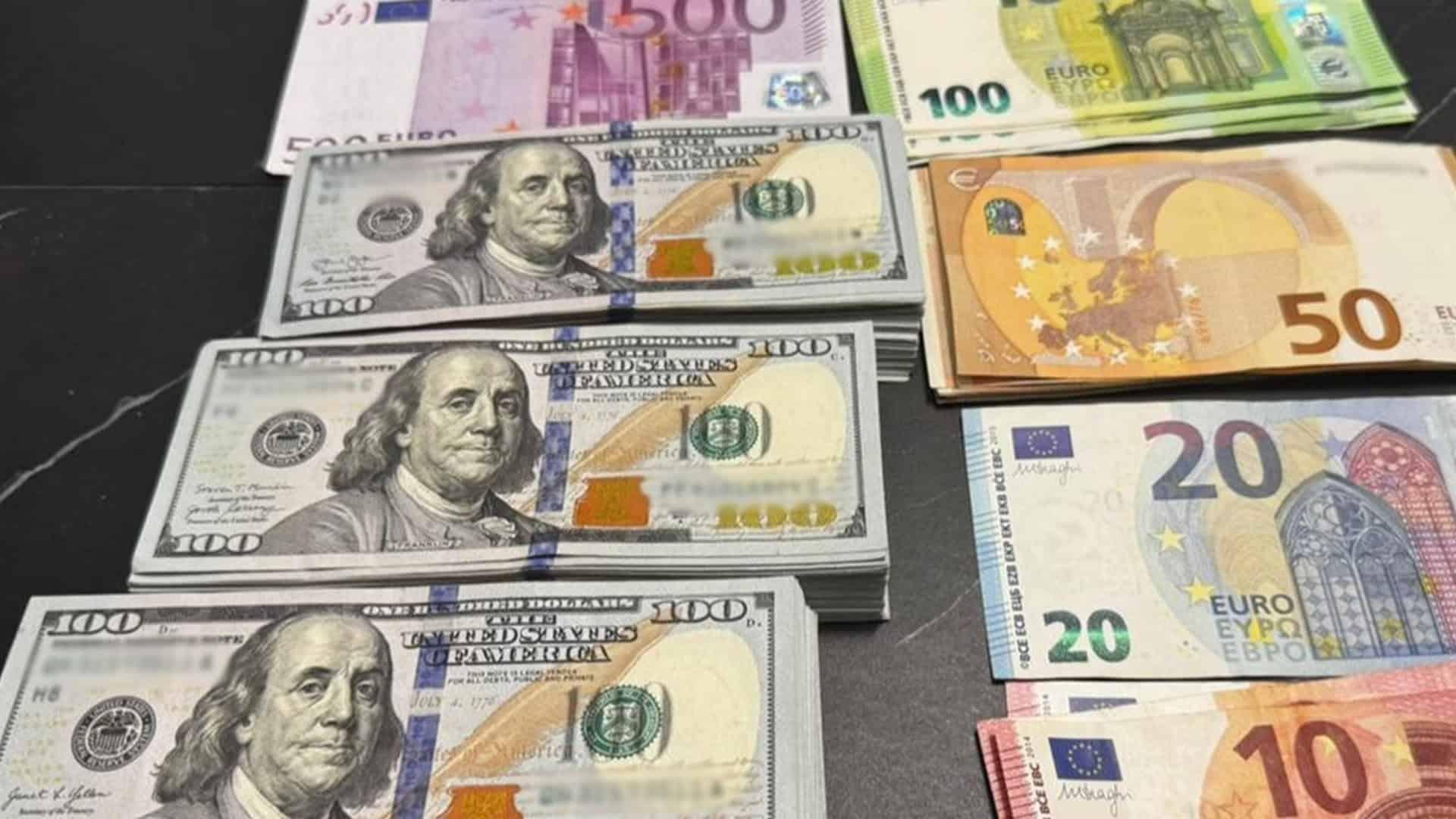 Київ потребує допомоги ШІ в умовах війни, але нові моделі помиляються в половині випадків На столі розкладені долари і євро