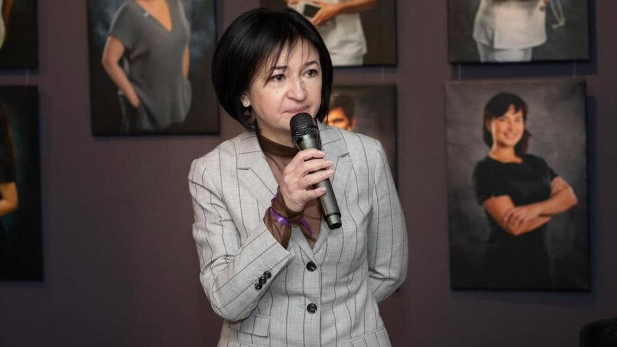 Гінзбург звільняється з КМДА: офіційна причина — йде на пенсію Валентина Гінзбург із мікрофоном