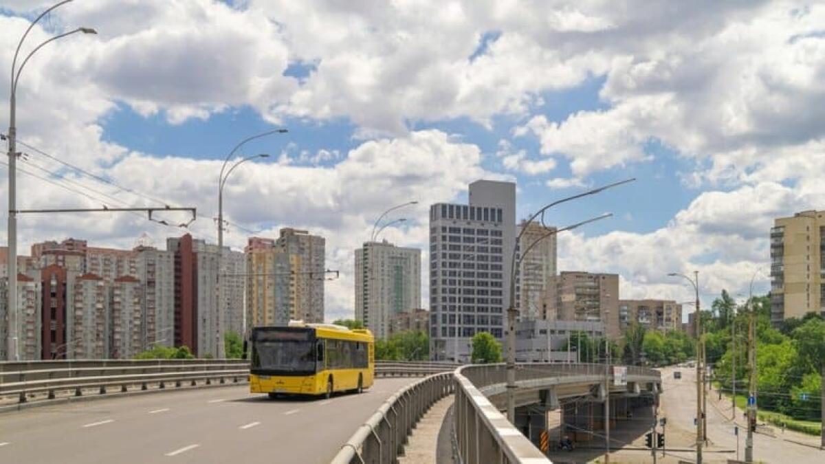Київ: громадський транспорт курсує зі змінами після атаки Київ: громадський транспорт курсує зі змінами після атаки