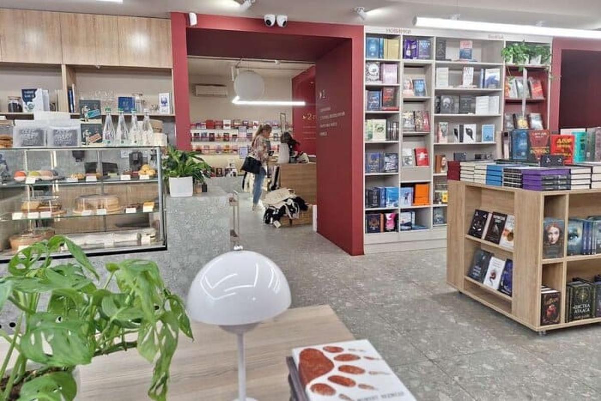 У Києві на Оболоні відкрили двоповерхову «Книгарню Є» замість казино У Києві на Оболоні відкрили двоповерхову «Книгарню Є» замість казино