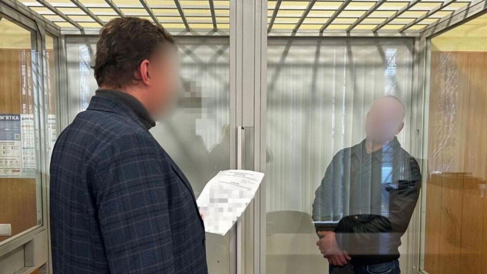 Підозрюваному у вимаганні фальшивого боргу обирають запобіжний захід у суді