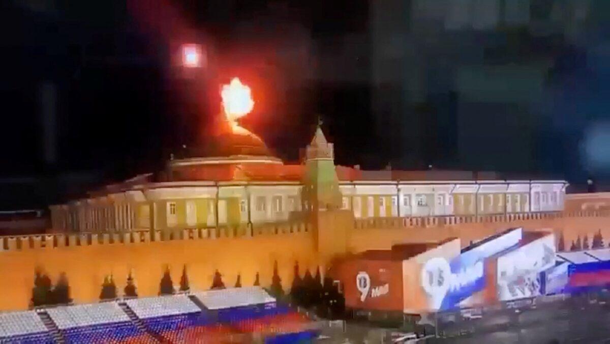 Bloomberg: Україна завдала рекордного удару дронами по Москві перед переговорами в Саудівській Аравії Вибух дрону над Кремлем