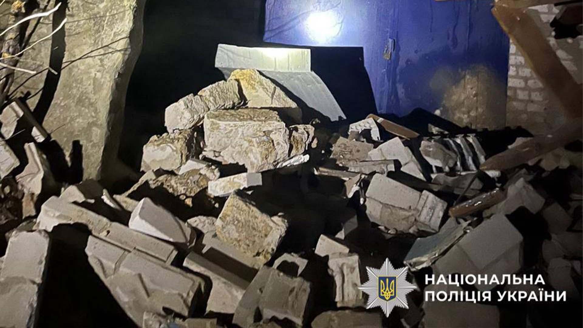 Зруйнована приватна будівля від вибуху газового балону