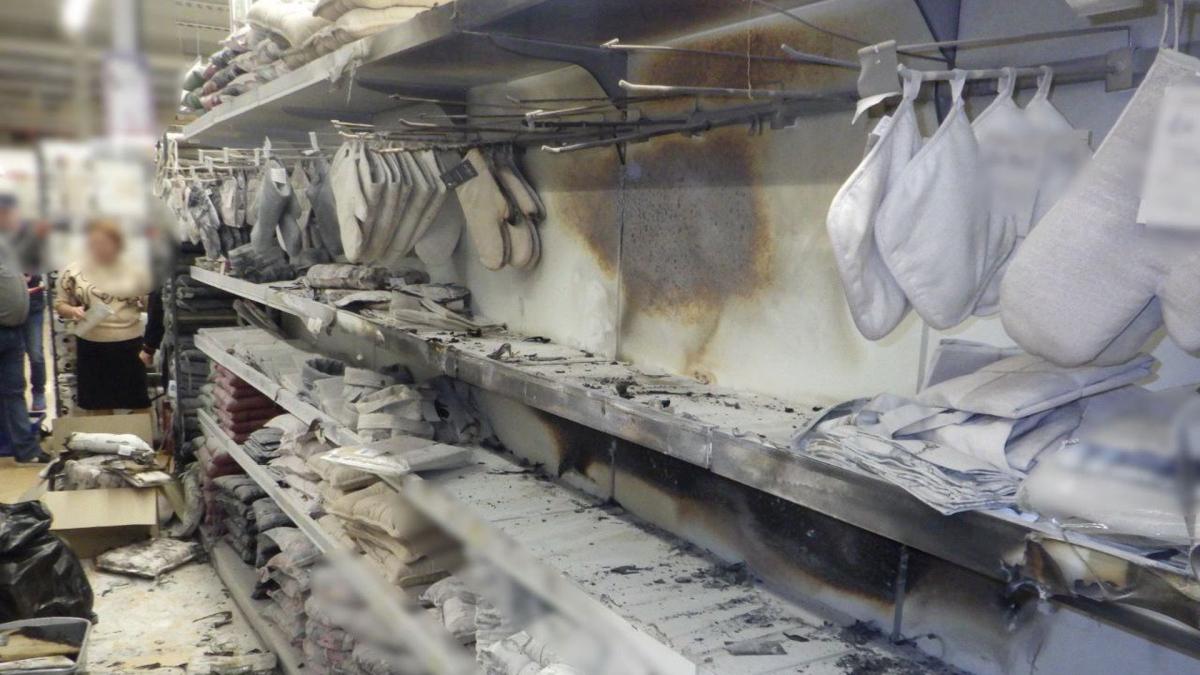 Згорілі речі гіпермаркету