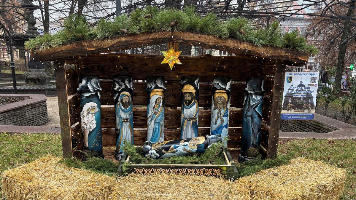 Вертеп. Інсталяція біля Золотих воріт. Робота художниці Людмили Веремійчук
