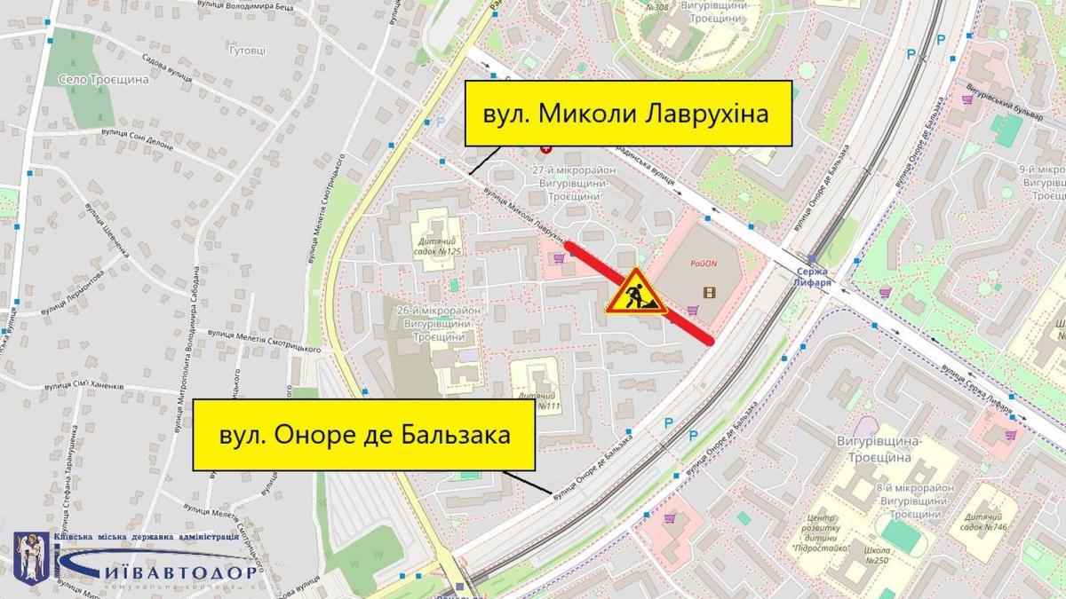 Вулиця Лаврухіна на мапі Києва, на ній позначений червоним кольором перекритий відтинок