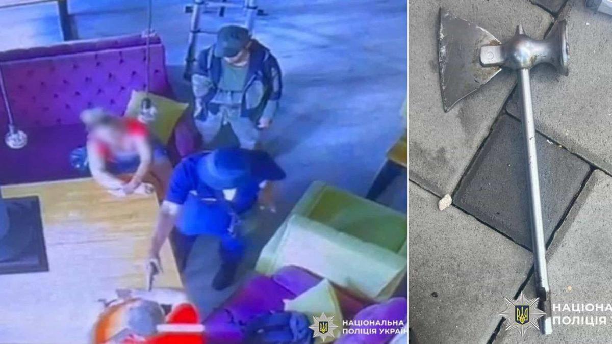 У Києві судитимуть нападників із сокирою, які вимагали гроші в адміністратора кафе Кадри з камери спостереження, де двоє чоловіків у кафе погрожують адміністратору, поруч фото сокири
