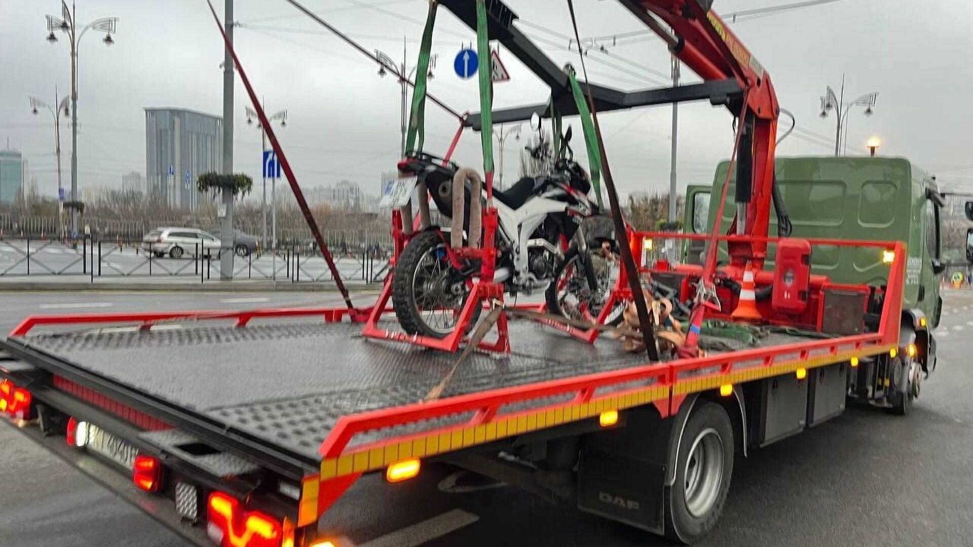 Евакуатор везе мотоцикл