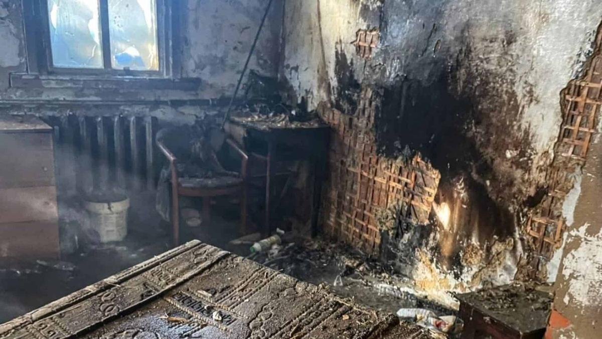 Кімната в будинку після пожежі