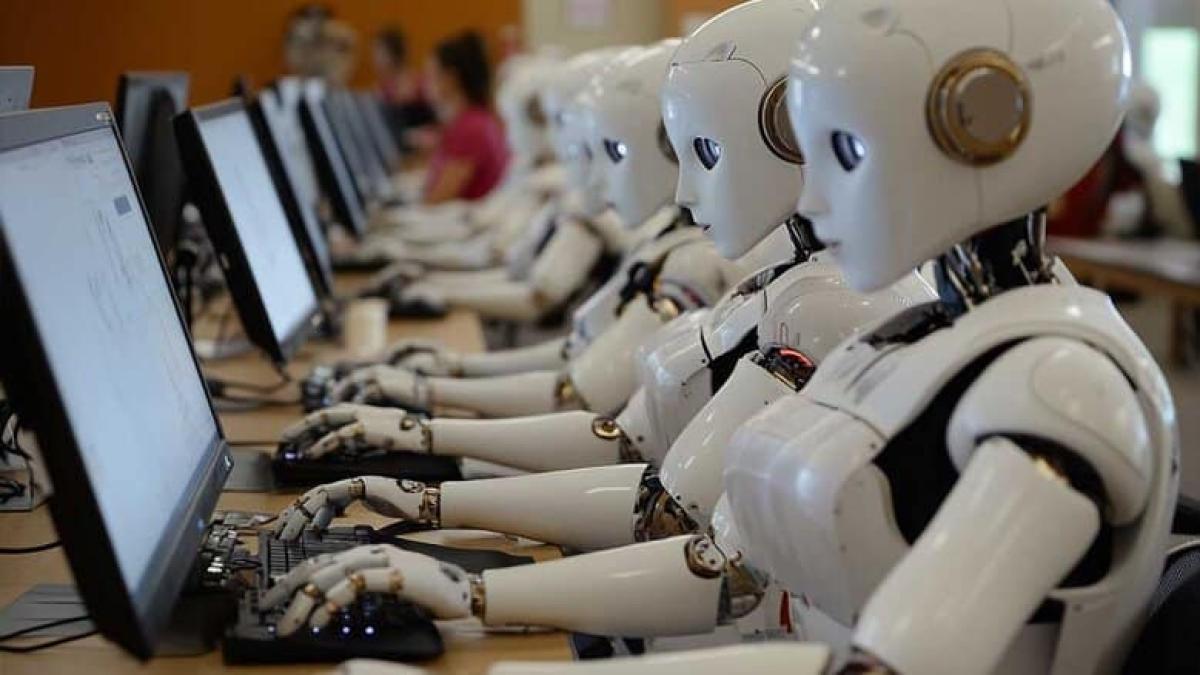 Штучний інтелект повідомляє про злочини з імовірністю 78% a group of robots sitting in a row