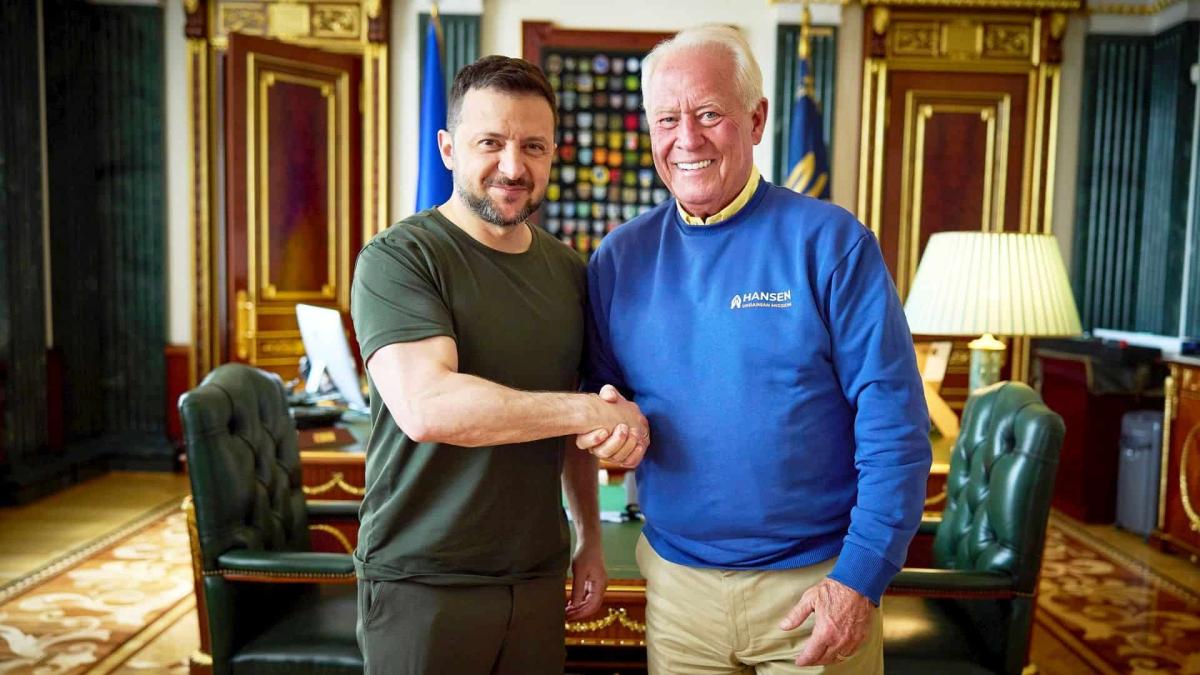 Американський бізнесмен побудував село на Київщині для 2 тисяч переселенців (Tags: American Philanthropist Dell Loy Hansen)