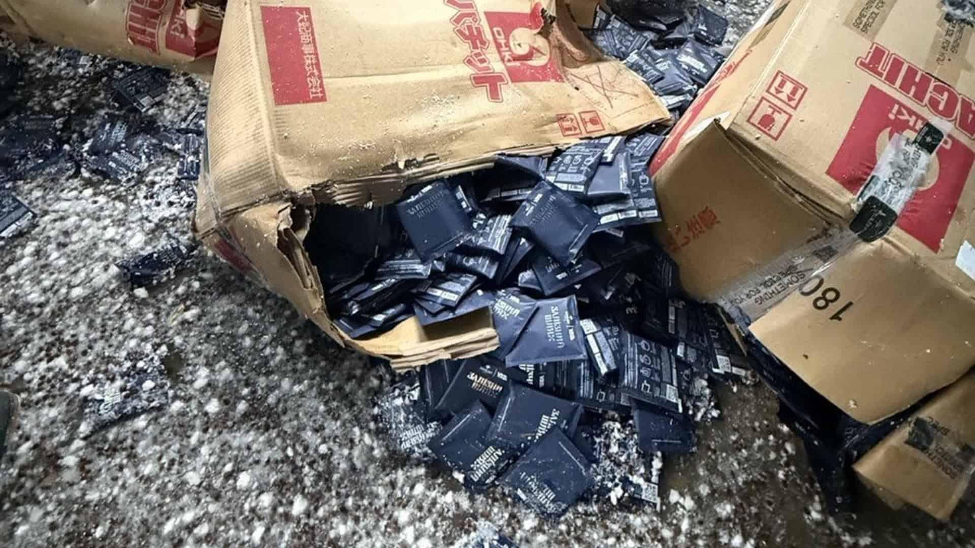 «Допоможіть закутати дитину»: перші хвилини після атаки Києва Коробки з кавою валяються на підлозі в перемішку із залишками скла