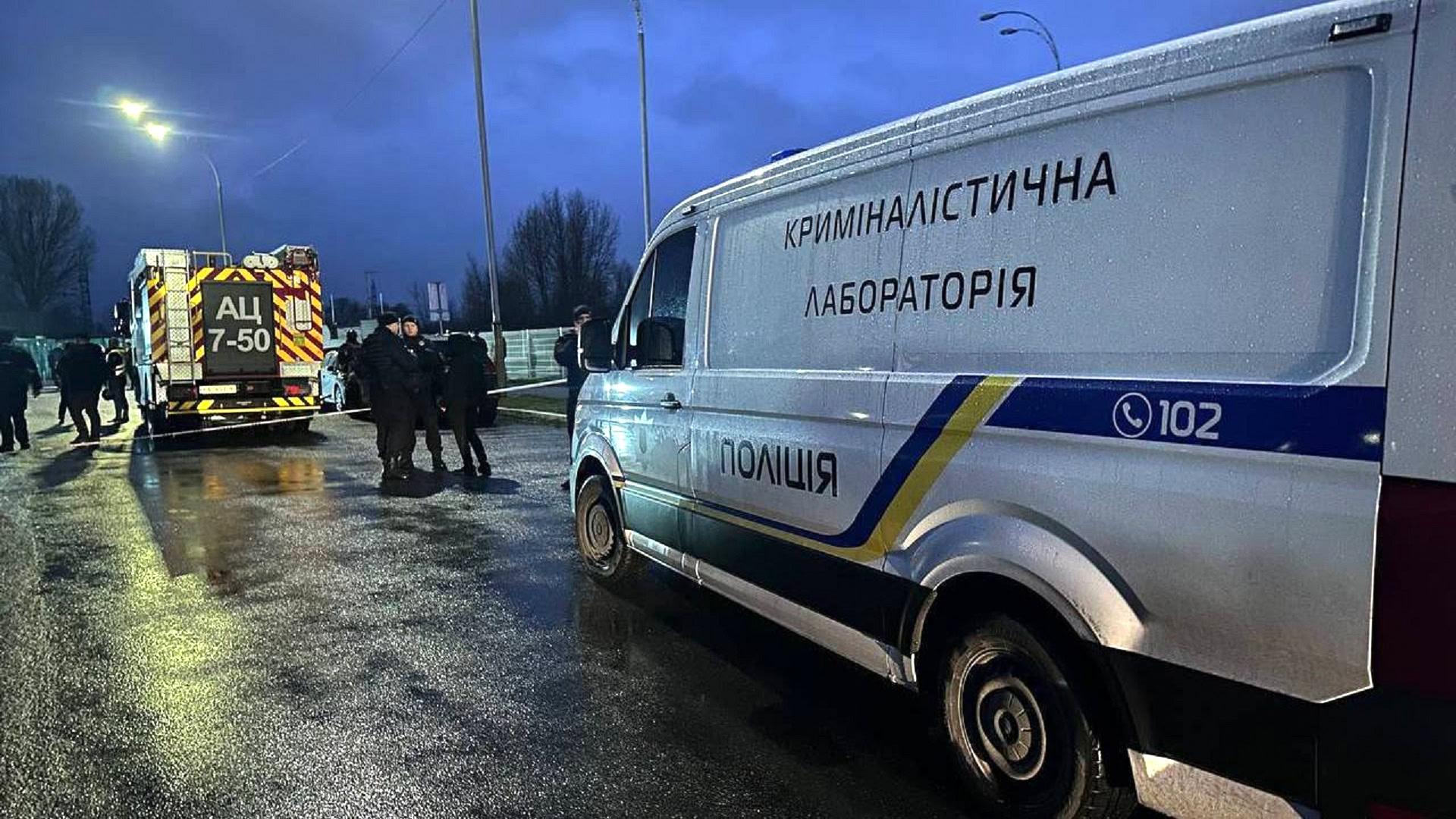 Автомобіль поліції з написом «Криміналістична-лабораторія»