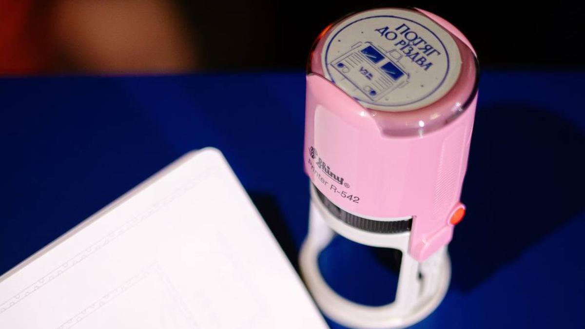 Штам в паспорті мандрівника з надписом "Потяг до Різдва"