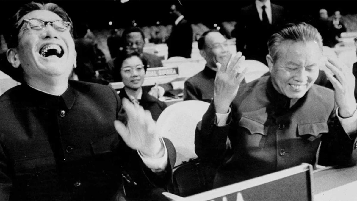 25 жовтня 1971: вигнання Тайваню з ООН Заступник міністра закордонних справ Китаю Цяо Гуаньхуа