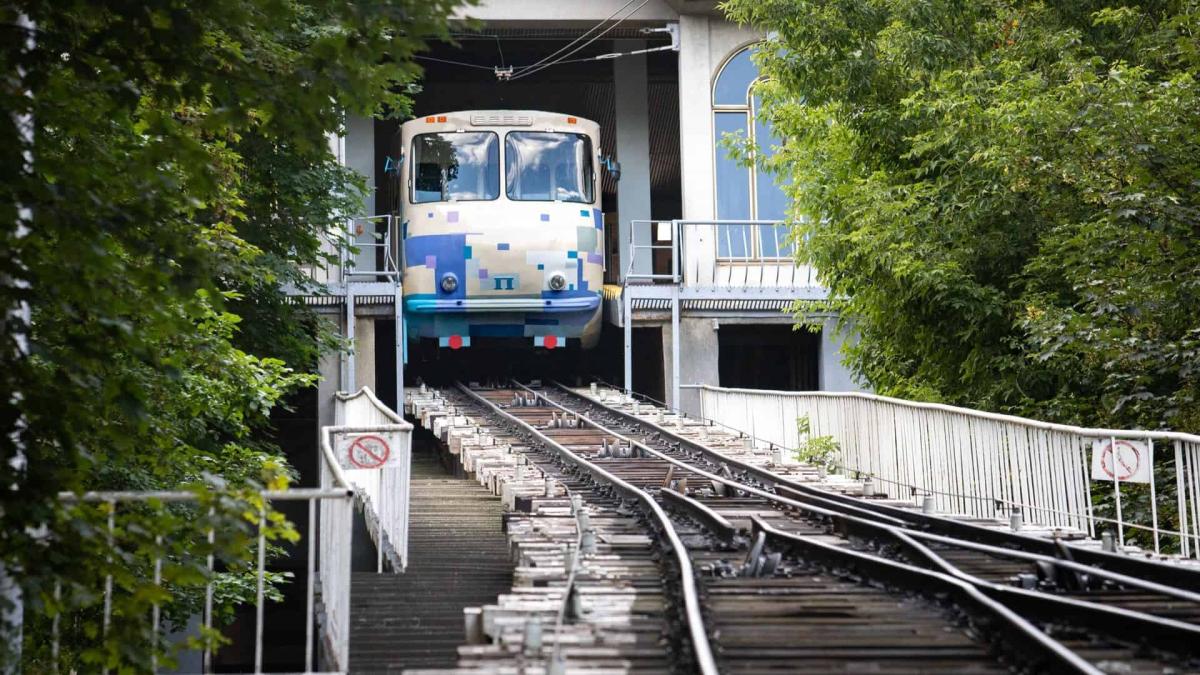 У Києві за 1,6 млн грн реконструюють нижню станцію фунікулера Київський фунікулер