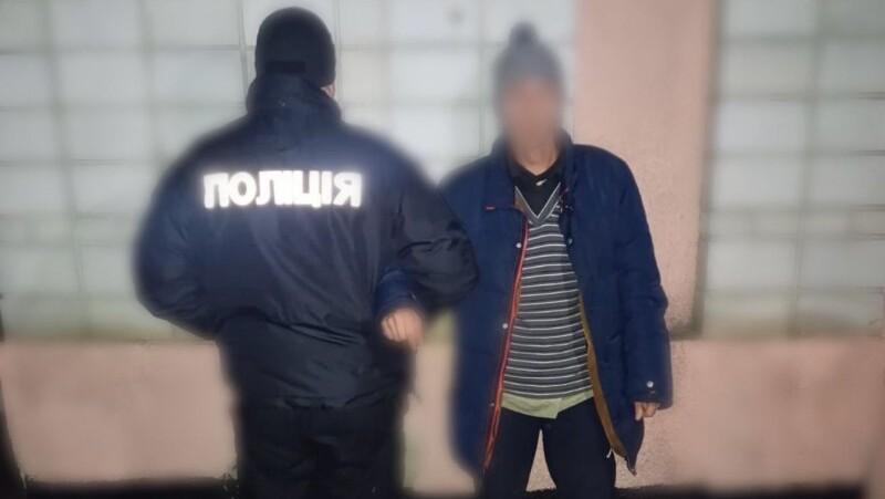 Поліція встановила чоловіка, який пошкодив іменні прапорці біля міськради в Білій Церкві