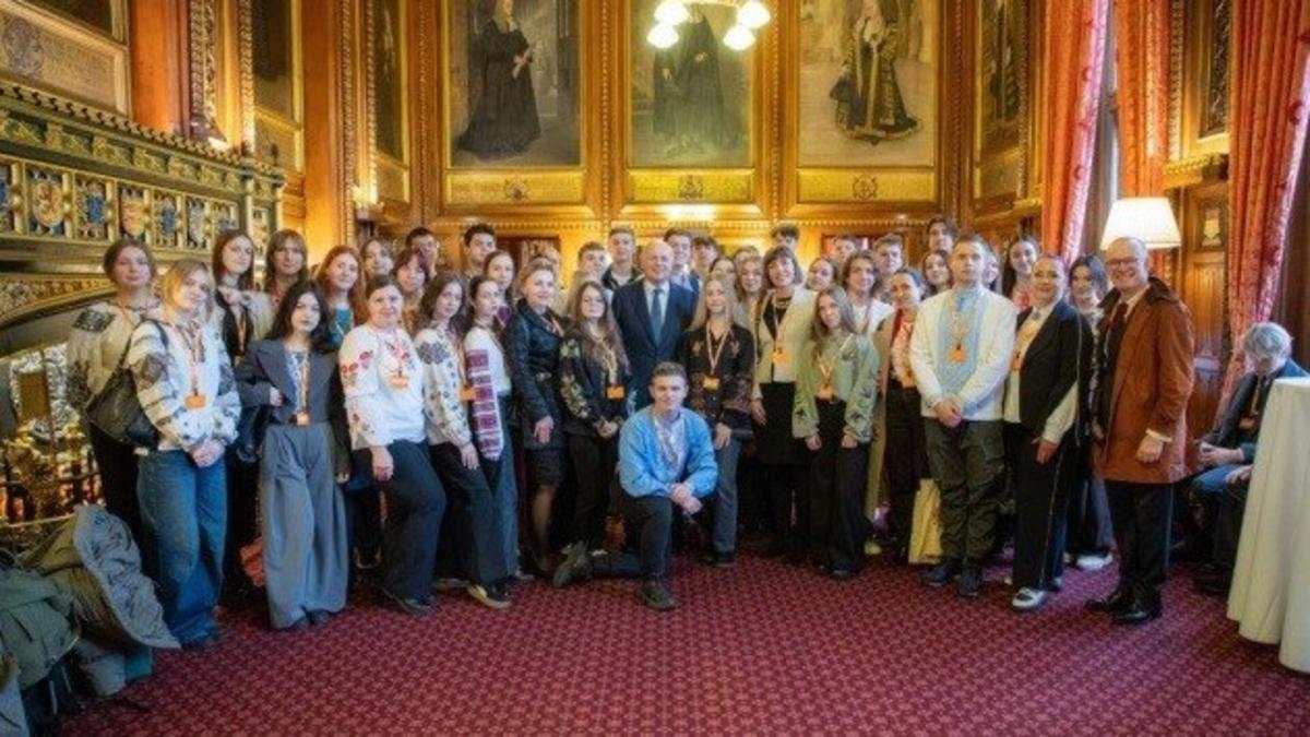 Діти з Київщини під час екскурсії у Великій Британії