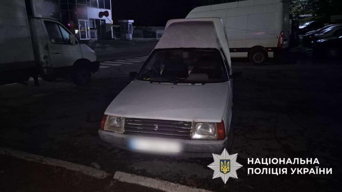 П'яний водій збив пішохода в Обухові: відкрито справу Білий автомобіль ВАЗ, який збив пенсіонера в Обухові
