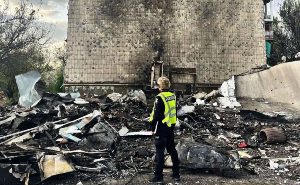 Пошкодження на Київщині після нічної атаки: постраждалі люди, зруйновані будинки та авто (+фото)