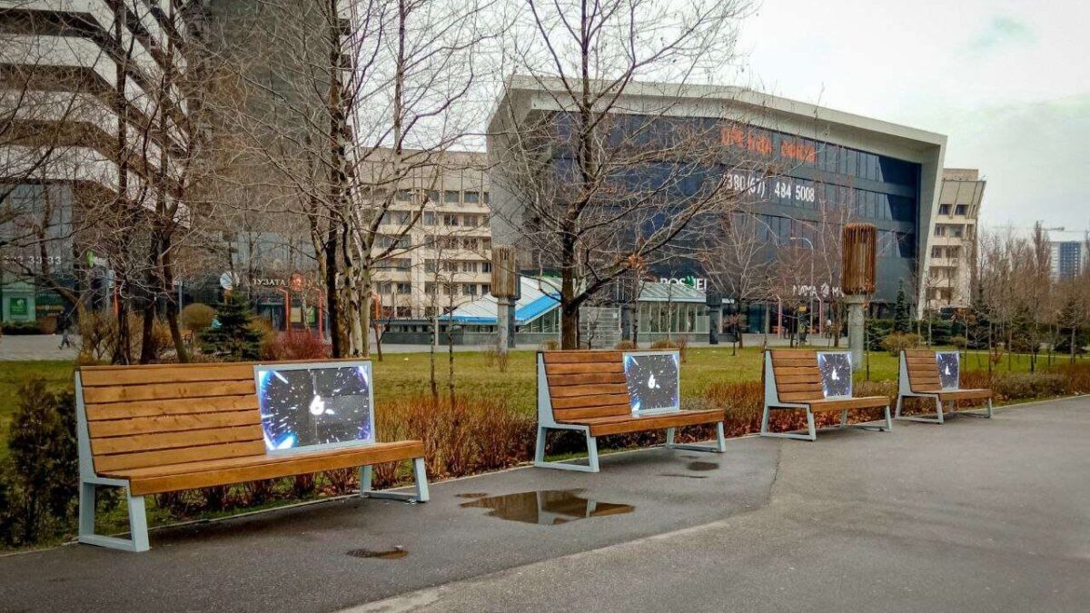 Лавки із вбудованою рекламою