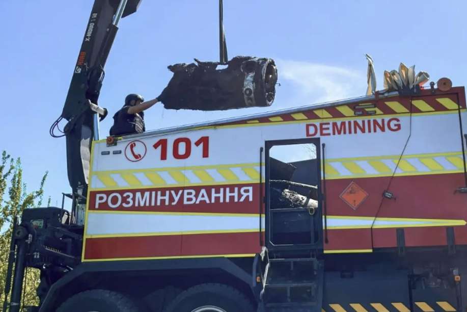 Уламки ракети Точка-У. Фото: ДСНС України