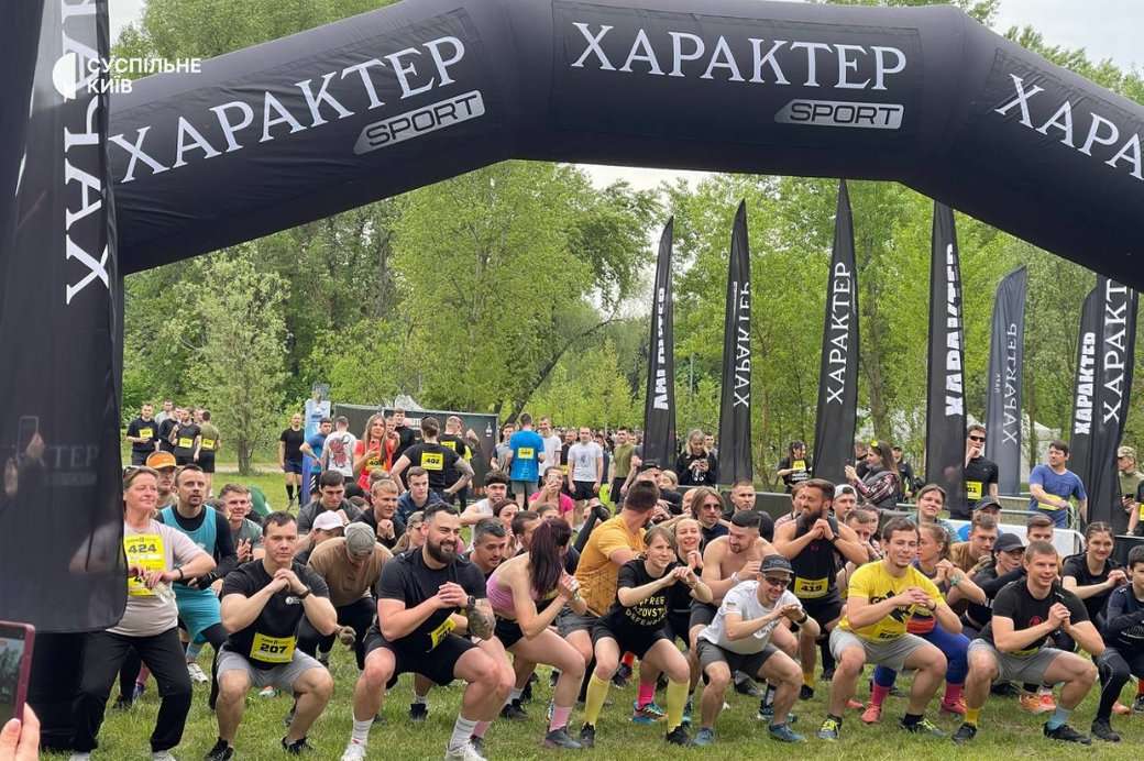 Благодійний забіг із перешкодами до Дня народження "Азову". Фото: Суспільне новини / Марія Денисенко