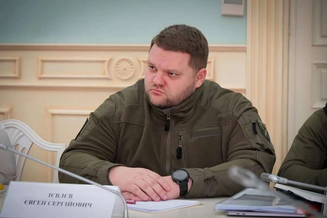 Речник Тимура Ткаченка Євген Ієвлєв погрожує журналістам після розслідування статків батьків Речник Тимура Ткаченка Євген Ієвлєв погрожує журналістам після розслідування статків батьків