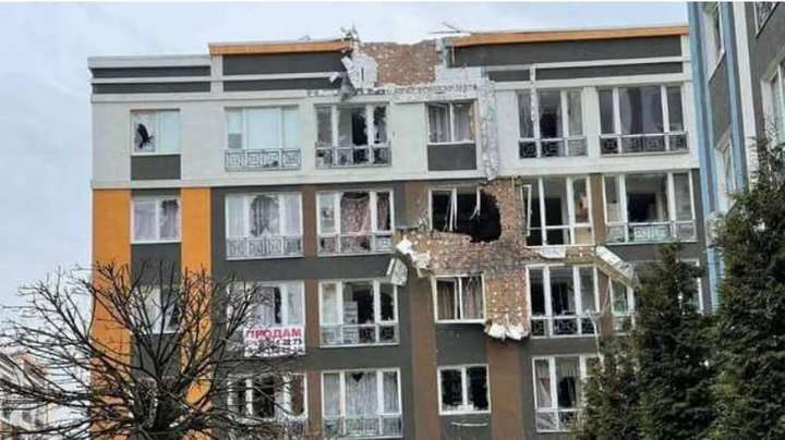 Пошкоджений будинок на Київщині. Фото: Микола Калашник / Facebook