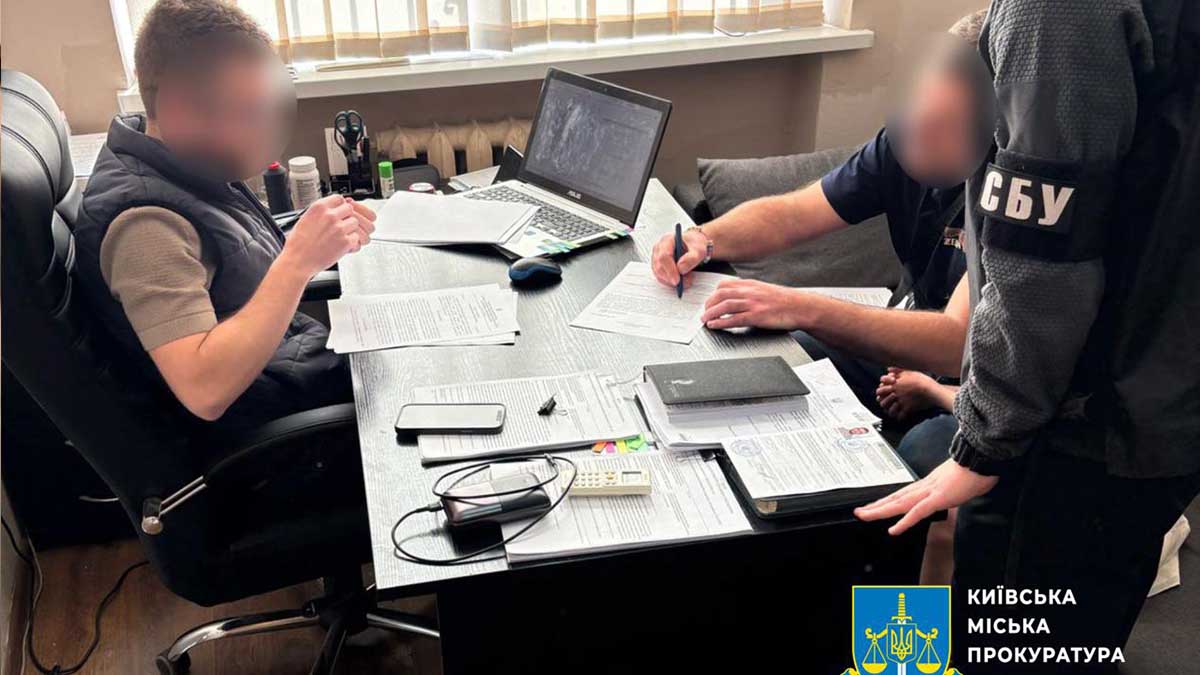 Державну установу звинувачують у виплаті 2,2 млн грн зарплати працівникам за кордоном Державну установу звинувачують у виплаті 2,2 млн грн зарплати працівникам за кордоном