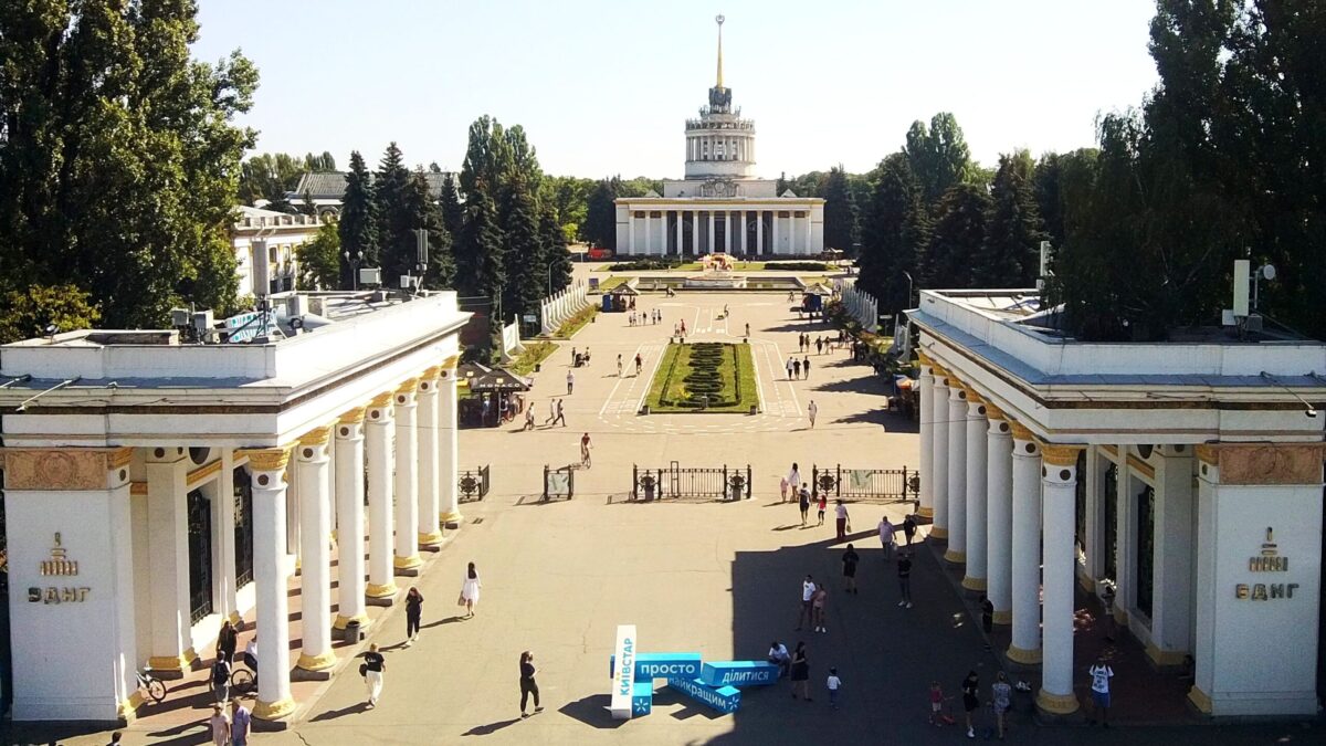 Національний комплекс «Експоцентр України», який ще називають за абревіатурою старої назви — ВДНГ