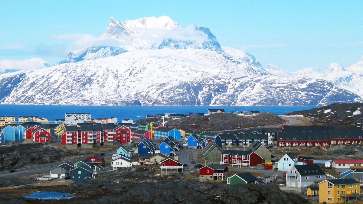 Місто Нуук, столиця Гренландії