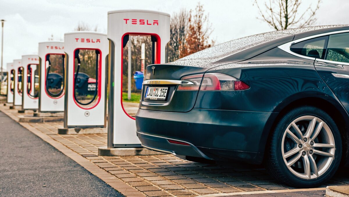 Bloomberg: Tesla втратила позиції після прориву китайського конкурента Bloomberg: Tesla втратила позиції після прориву китайського конкурента