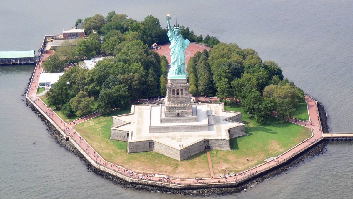 Статуя Свободи у США