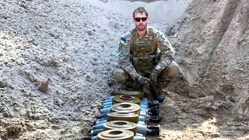 Британський доброволець Кріс Гарретт