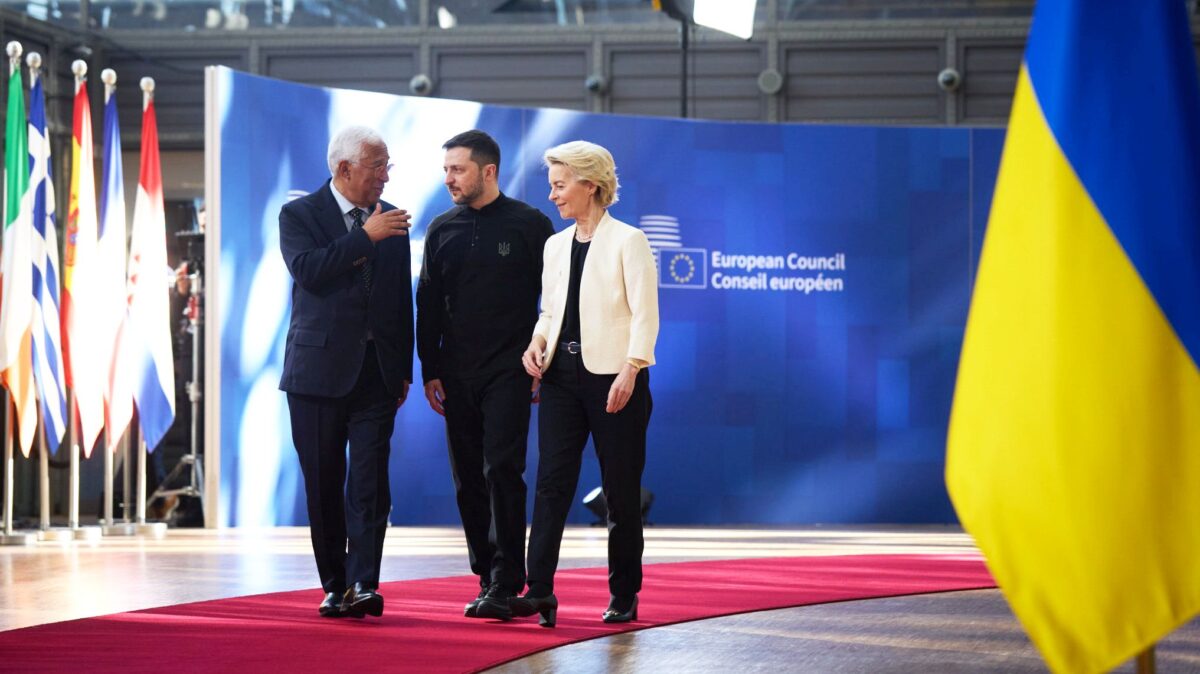 Президент України Володимир Зеленський, президент Європейської ради Антоніу Кошта і голова Єврокомісії Урсула фон дер Ляєн