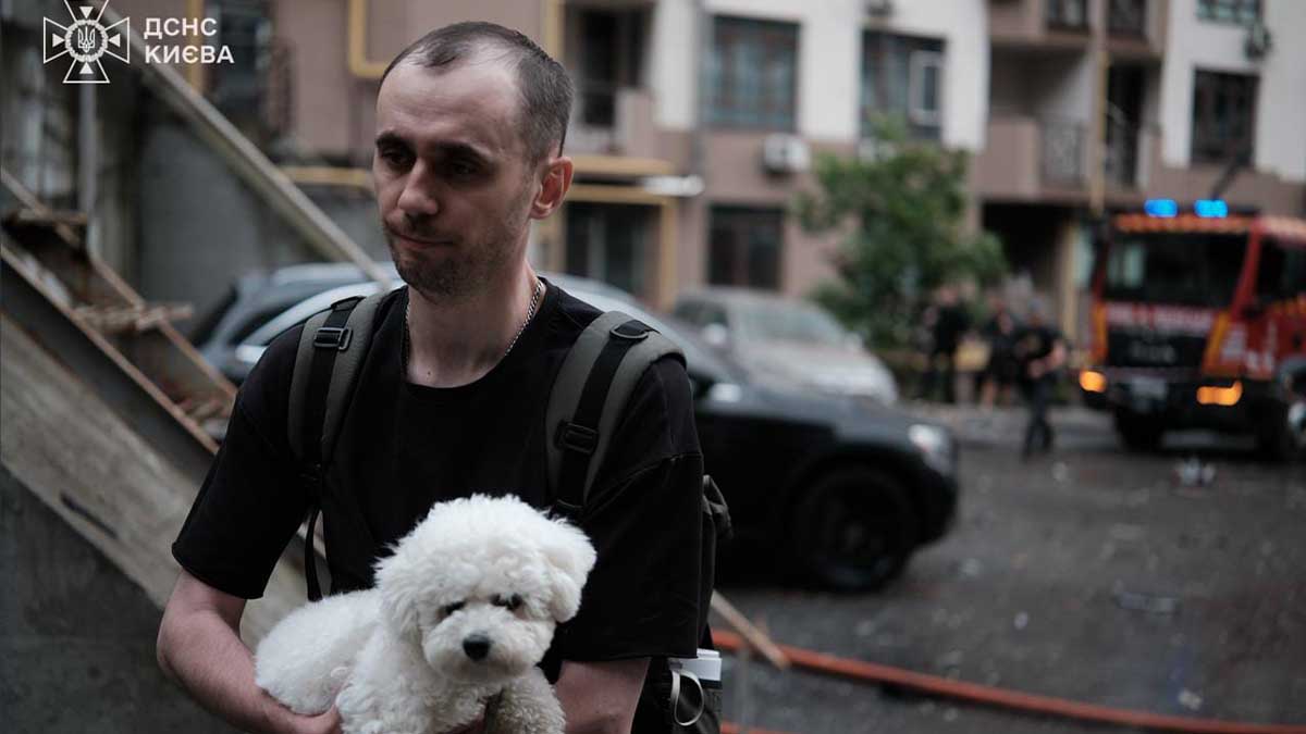 У Шевченківському районі відкрито Гуманітарний штаб: допомога постраждалим від атаки У Шевченківському районі відкрито Гуманітарний штаб: допомога постраждалим від атаки