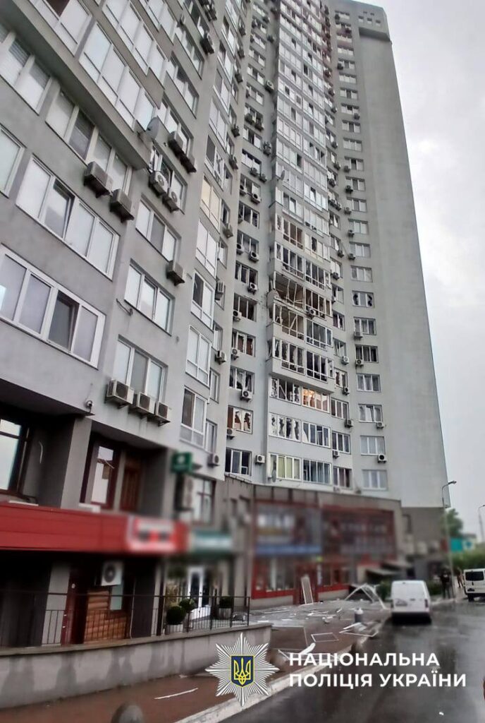 Ворожа атака на Дарницю: поранено дитину, пошкоджено багатоповерхівку Ворожа атака на Дарницю: поранено дитину, пошкоджено багатоповерхівку
