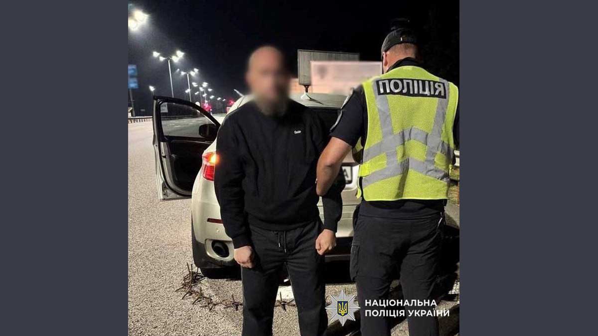 У Києві затримали чоловіка, який на завдання російських спецслужб підпалив двері в багатоповерхівці У Києві затримали чоловіка, який на завдання російських спецслужб підпалив двері в багатоповерхівці