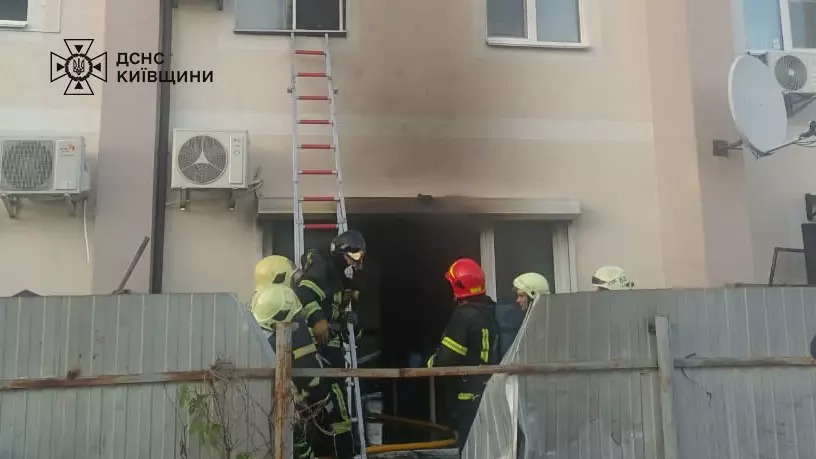 Пожежа в Бучі: двоє жінок у лікарні з тяжкими опіками