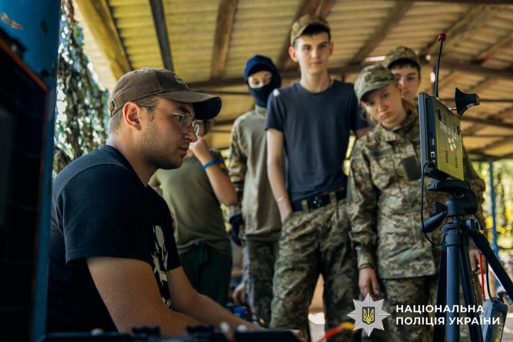 На Київщині підлітки пройшли національно-патріотичний вишкіл «Звитяга»